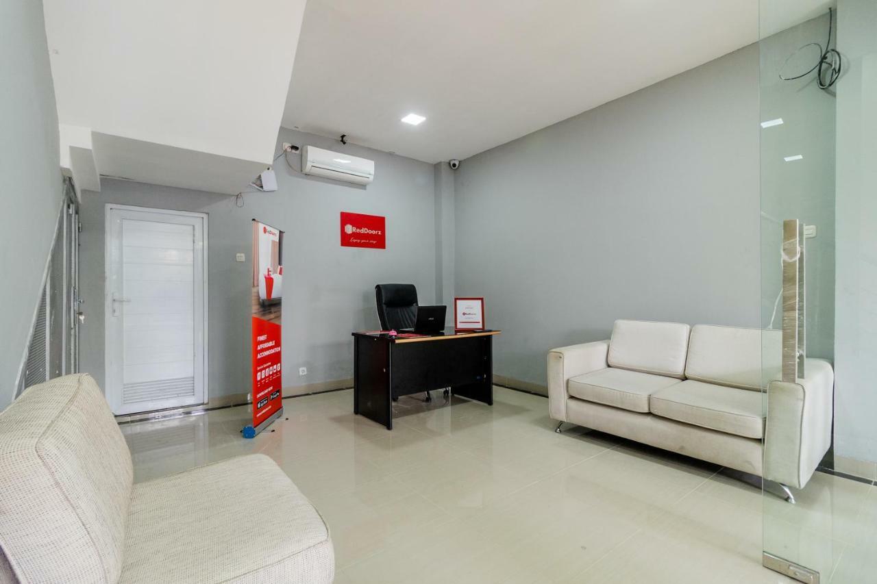 RedDoorz near Plaza Atrium Senen Hotell Jakarta Eksteriør bilde