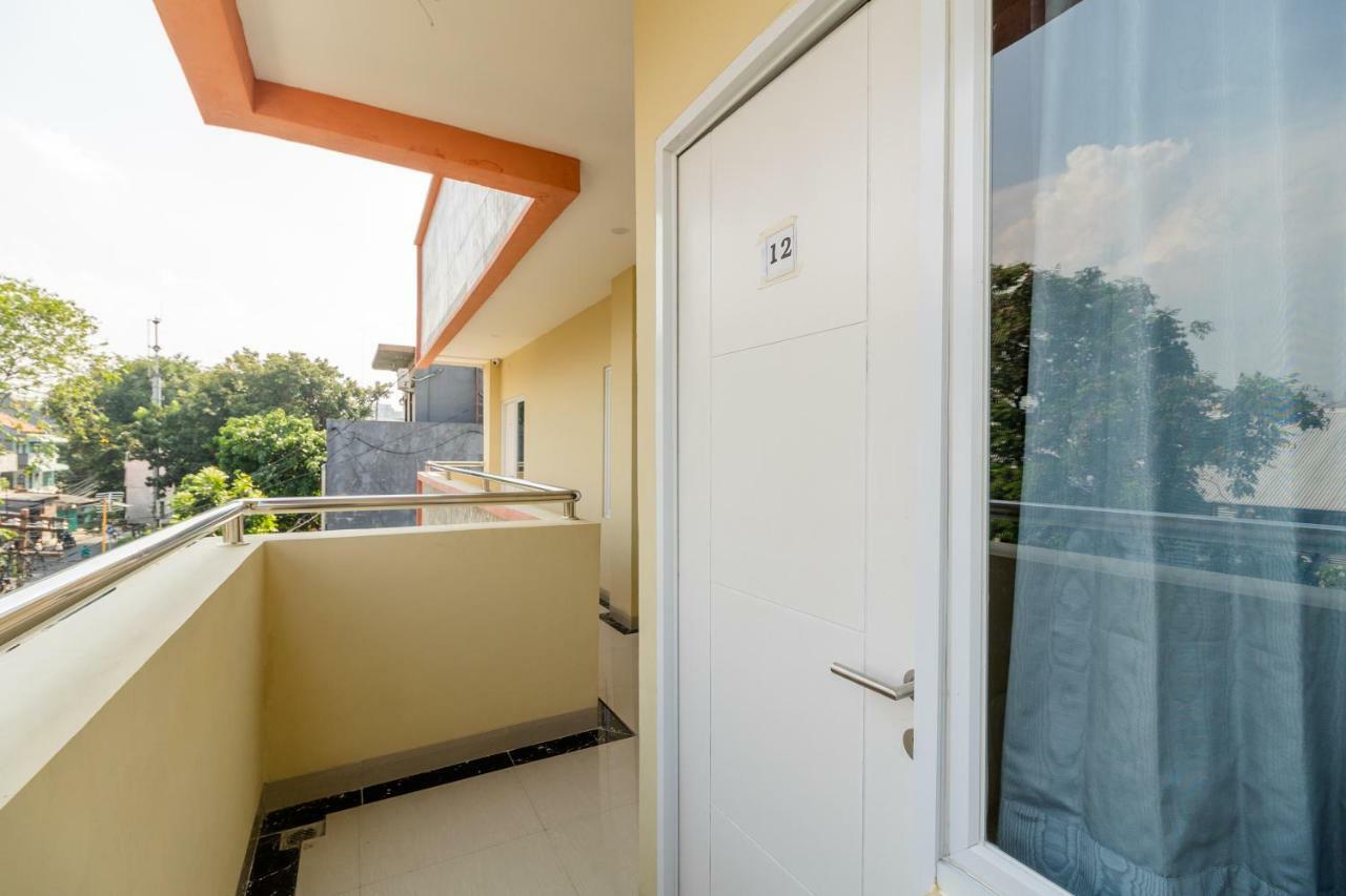 RedDoorz near Plaza Atrium Senen Hotell Jakarta Eksteriør bilde