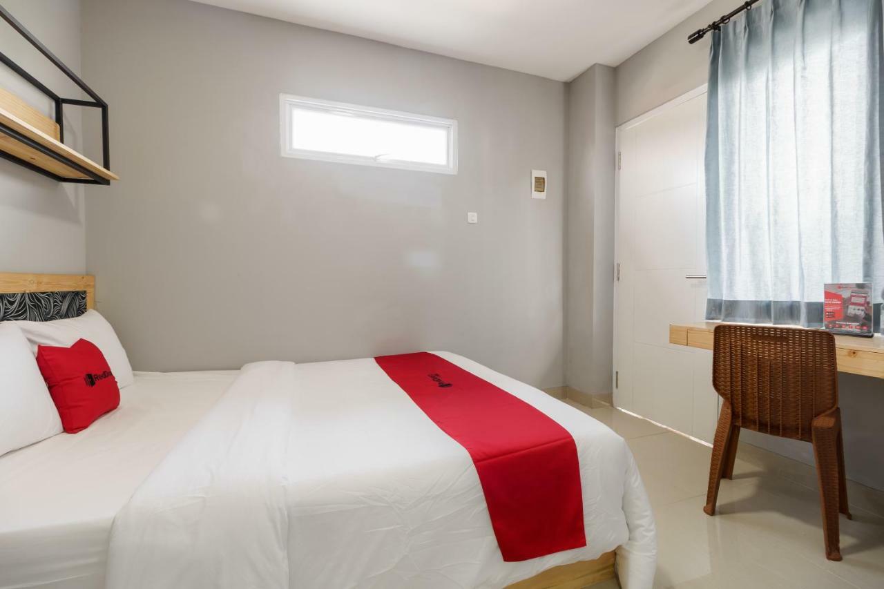 RedDoorz near Plaza Atrium Senen Hotell Jakarta Eksteriør bilde