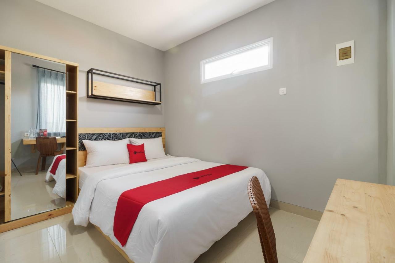 RedDoorz near Plaza Atrium Senen Hotell Jakarta Eksteriør bilde