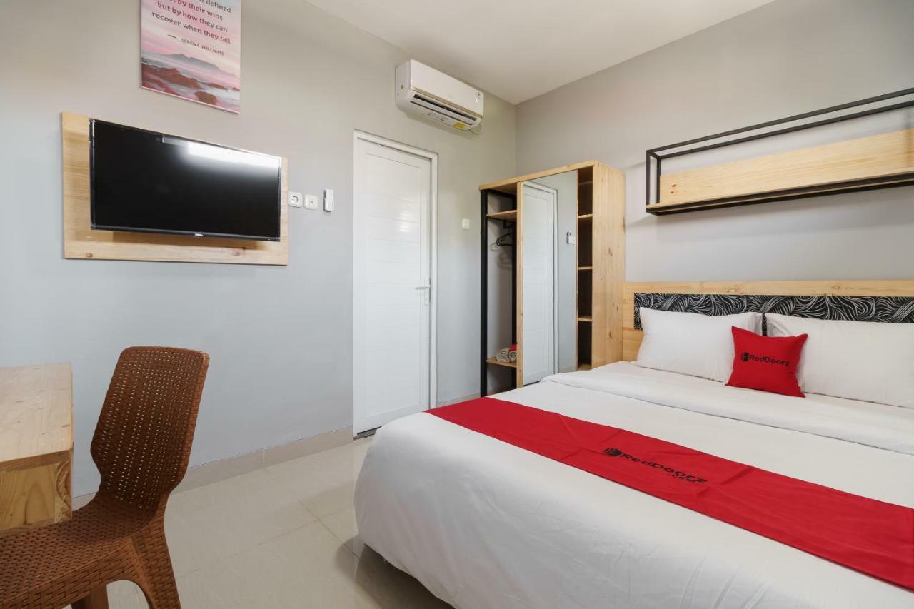 RedDoorz near Plaza Atrium Senen Hotell Jakarta Eksteriør bilde